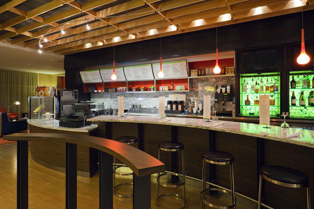 Courtyard Downtown Hotel 3*