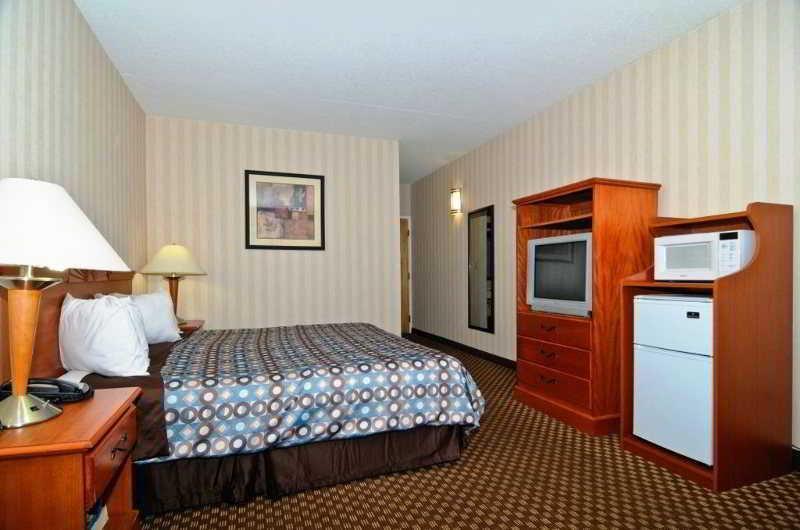 Hotel Country & By Radisson, East, In