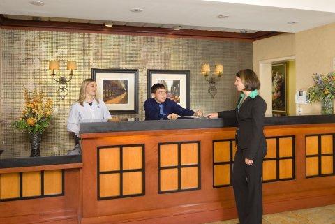 Express & Dtn-conv Ctr By Ihg Hotel 2*