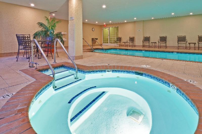 Candlewood Northeast By Ihg Hotel Indianapolis