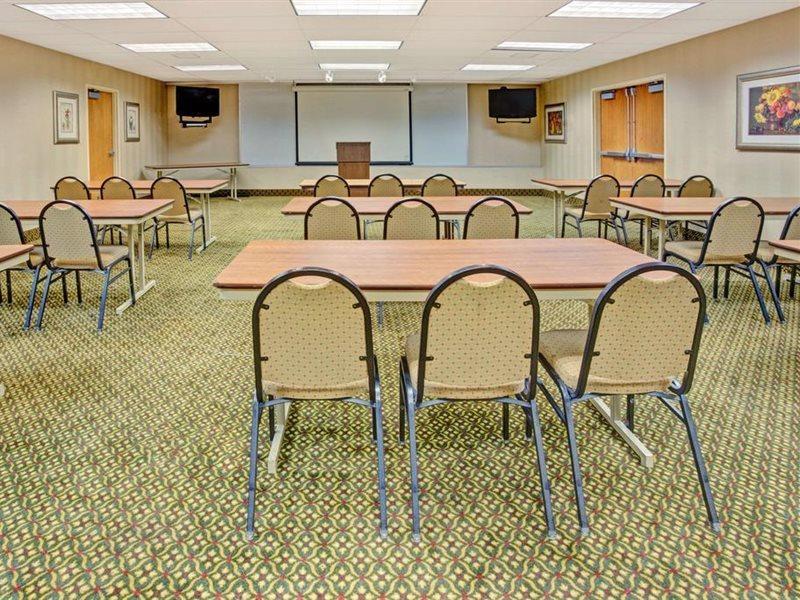Baymont By Wyndham West Hotel 2*
