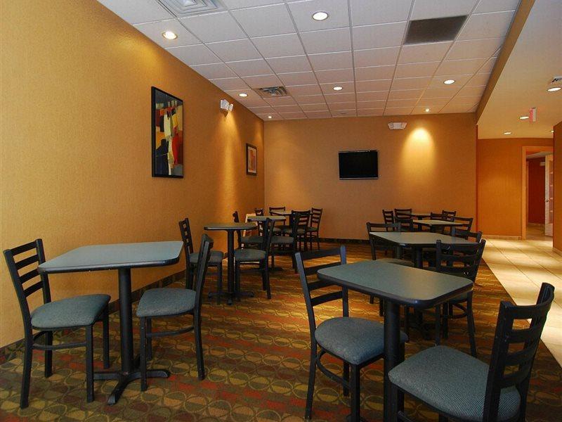Hotel Baymont By Wyndham East 2*
