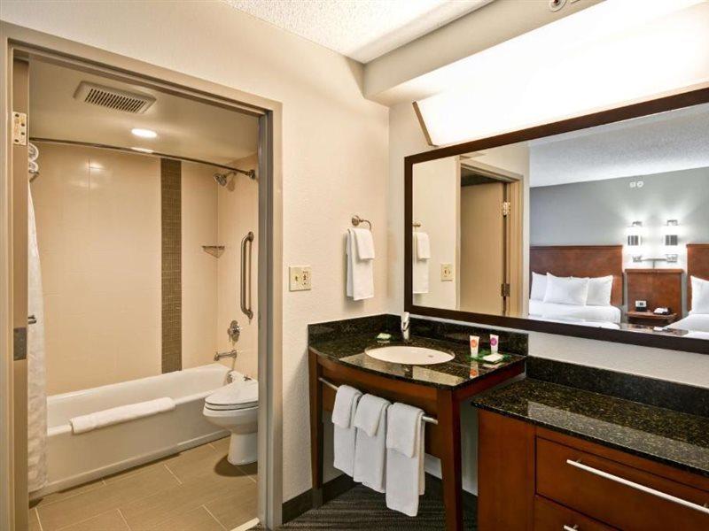 Hyatt Place Airport Hotel 3*