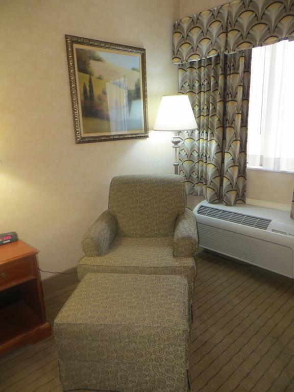 Baymont By Wyndham West Hotel