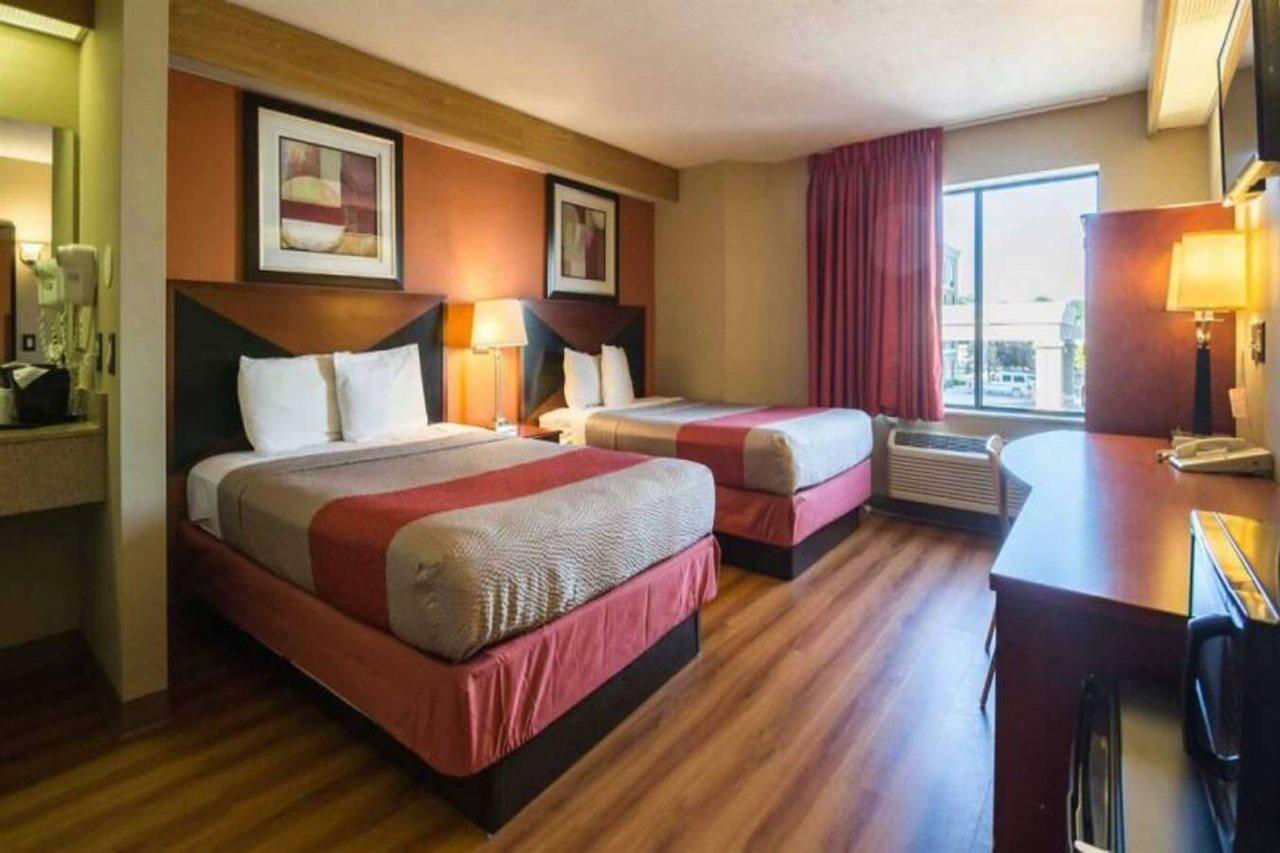 Hotel 6-indianapolis, In - Airport 2*