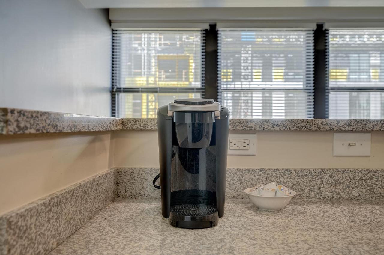 Apartment Frontdesk I 333 Penn Apts Downtown Indy's Circle Center *