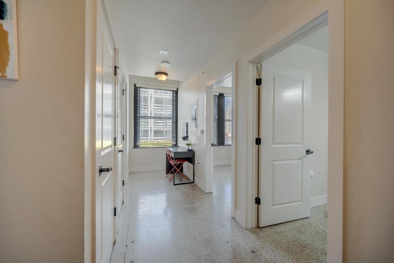 Apartment Frontdesk I 333 Penn Apts Downtown Indy's Circle Center *