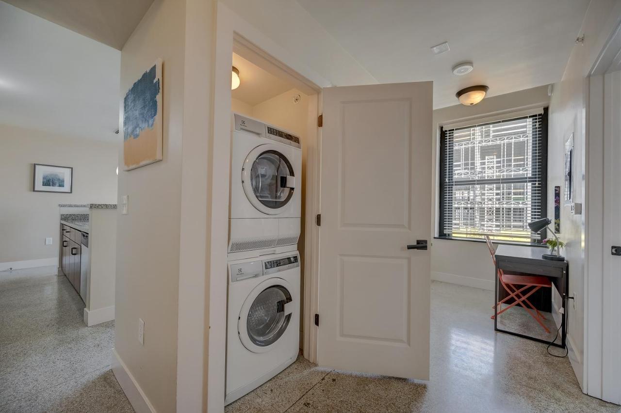 Frontdesk I 333 Penn Apts Downtown Indy's Circle Center Apartment Indianapolis