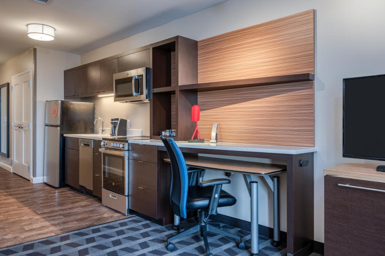 Hotel Towneplace By Marriott Airport