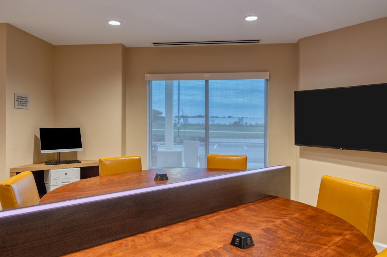 Towneplace By Marriott Airport 2*