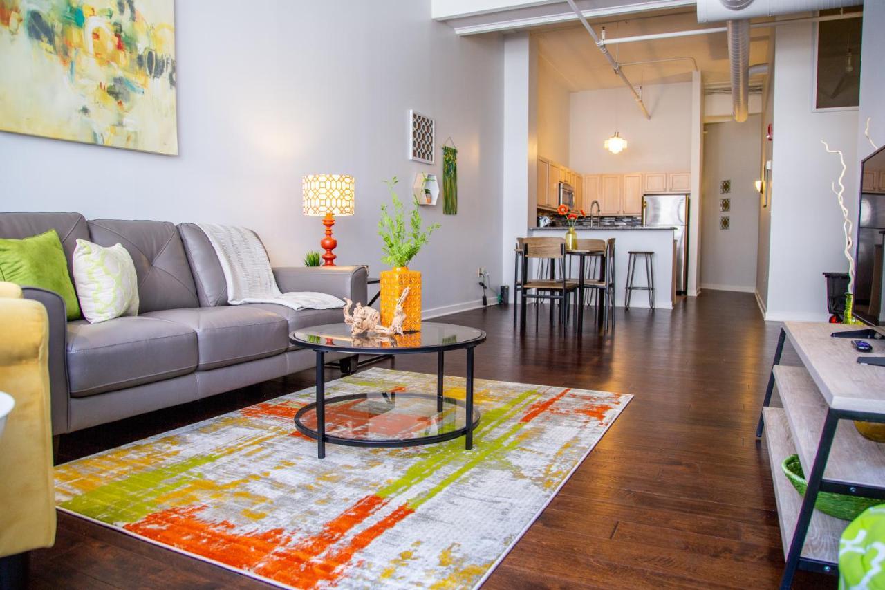 Frontdesk Wholesale District Downtown Indy Apts * Indianapolis