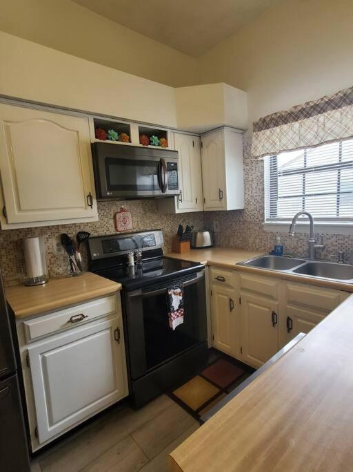 Cozy Indy Holiday home