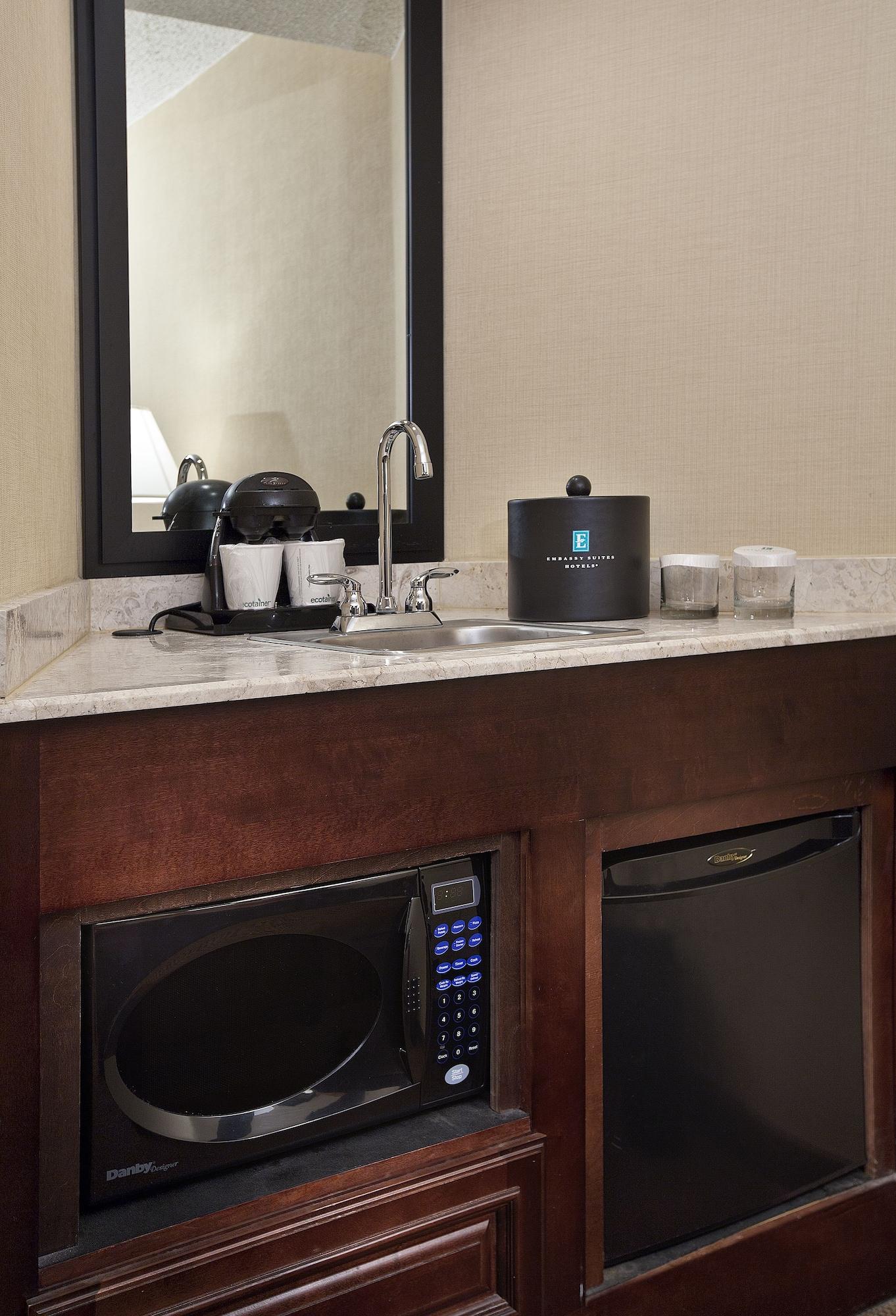 Hotel Embassy By Hilton North 3*