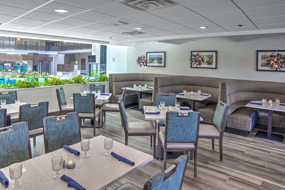 Hotel Embassy By Hilton North Indianapolis