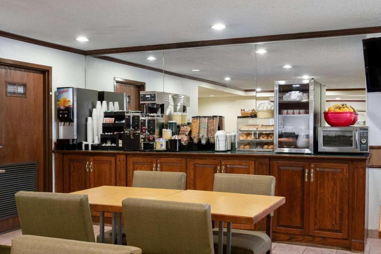 La Quinta By Wyndham East-post Drive Hotel
