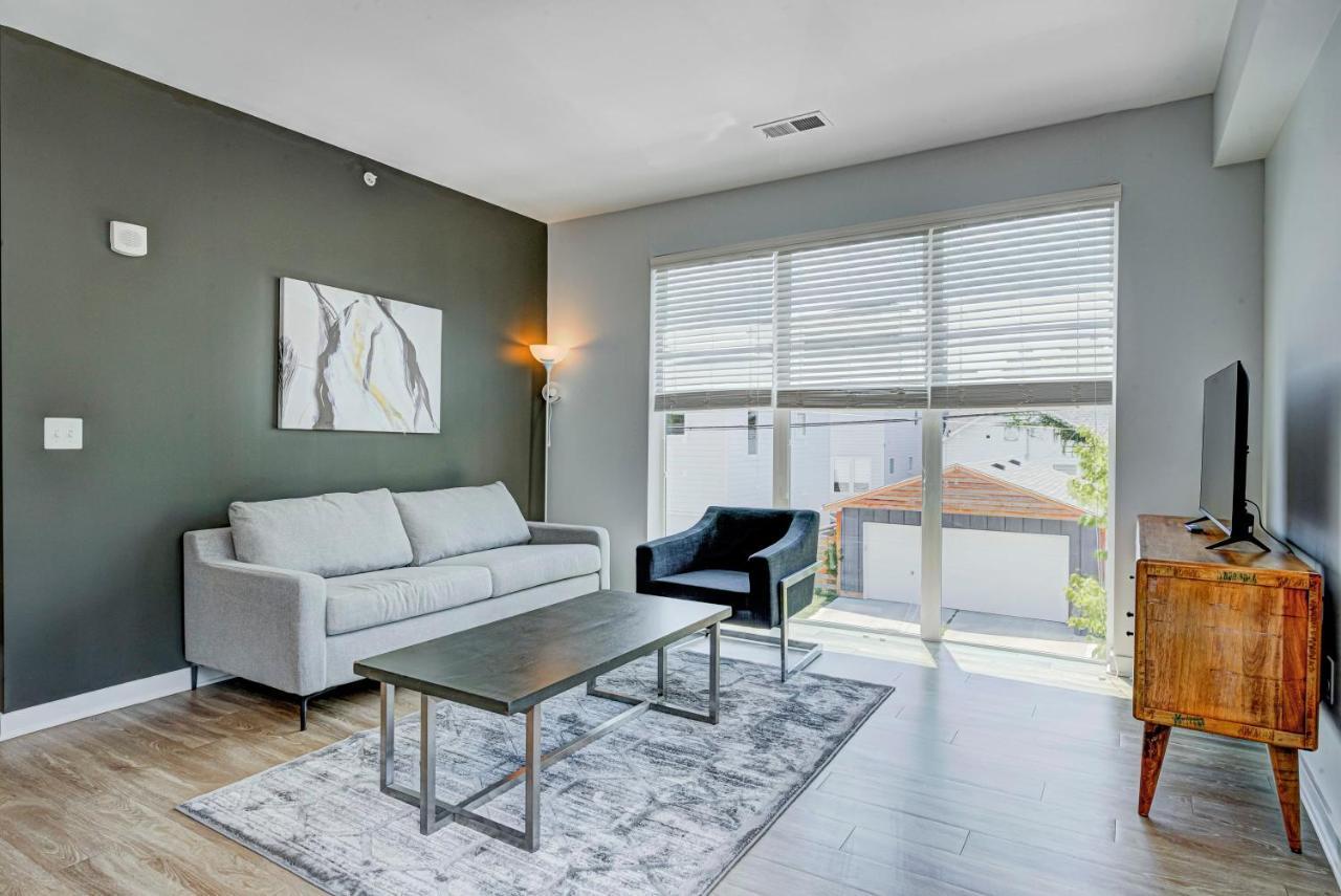 Modern Chic 2 Bedroom Apartment By Stay Gia