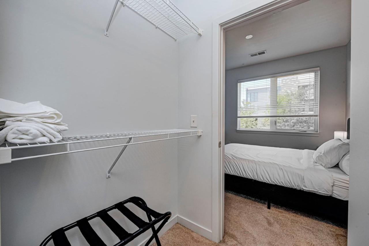 Apartment Modern Chic 2 Bedroom Apartment By Stay Gia Indianapolis