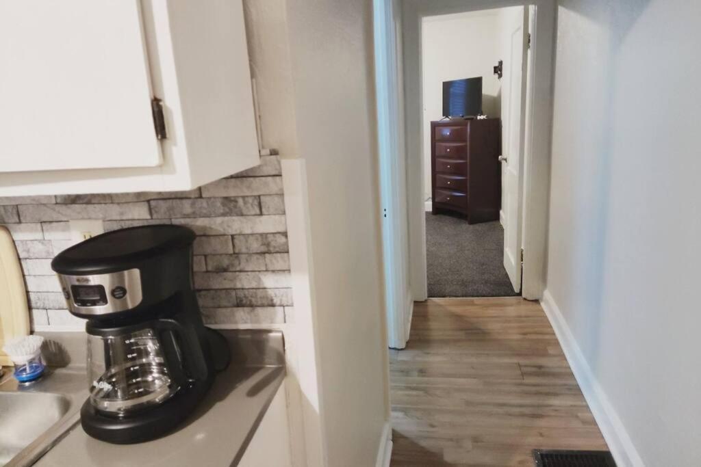 Entire Home/firm Queen Bed/3 Miles To Downtown Indy Holiday home