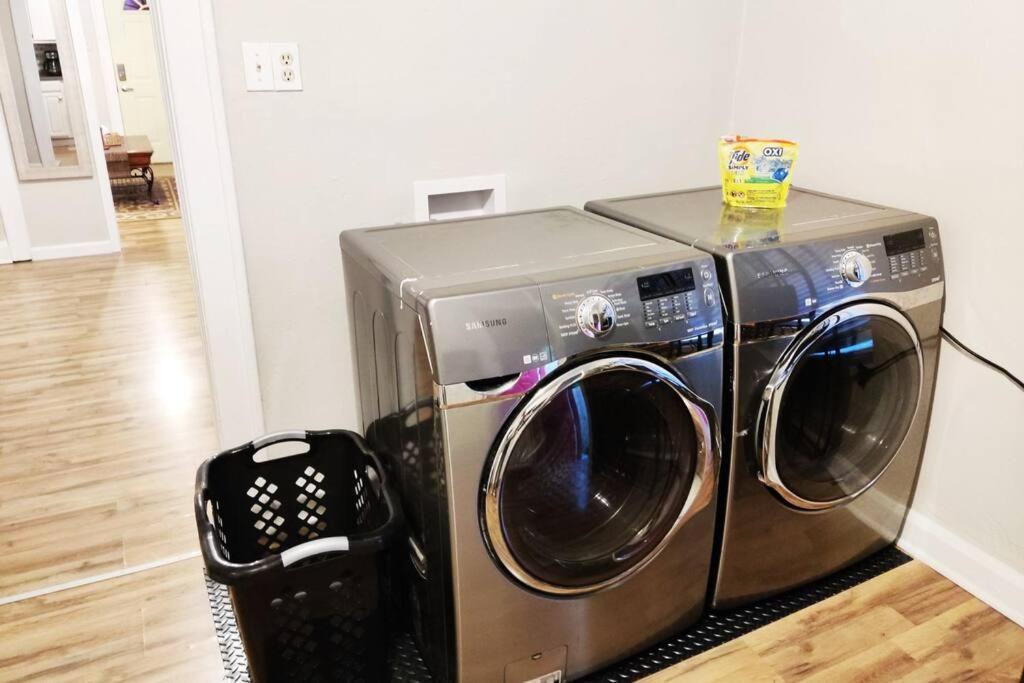 Entire Home/firm Queen Bed/3 Miles To Downtown Indy Indianapolis