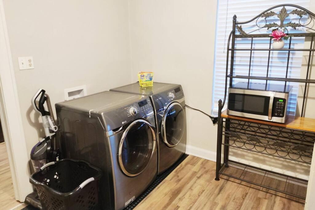 Entire Home/firm Queen Bed/3 Miles To Downtown Indy *