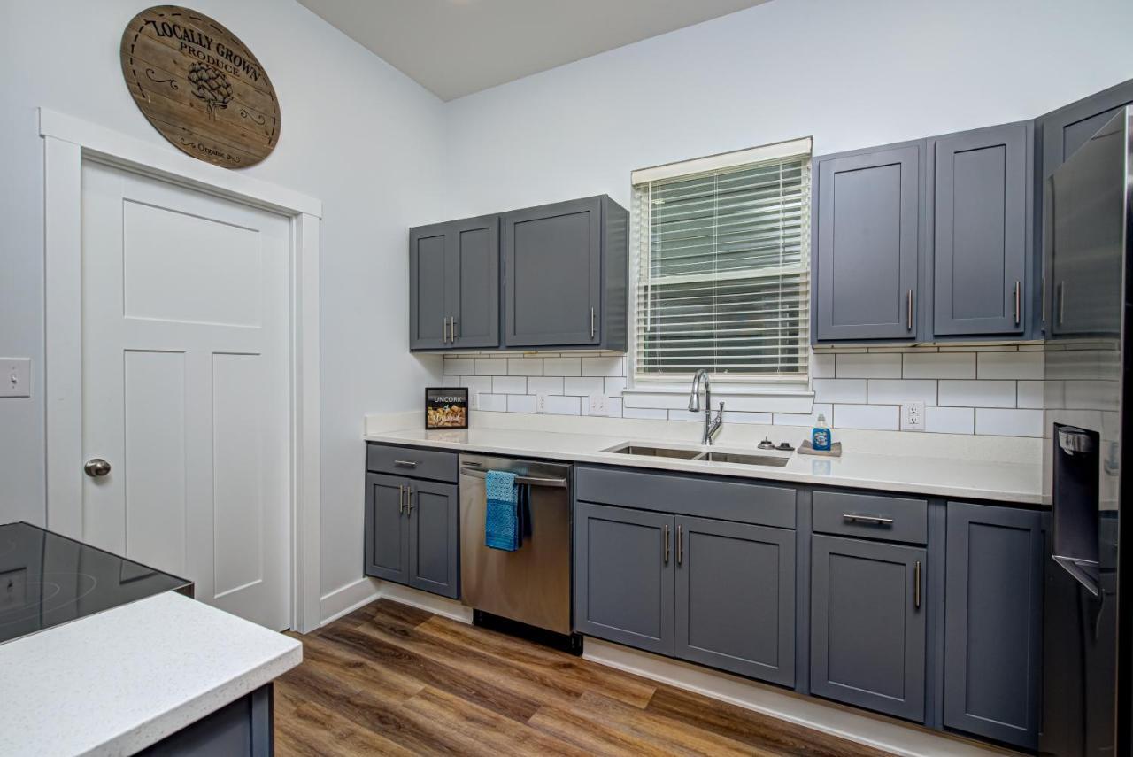 Cozy Stringtown Gem 1 Mile To Downtown! *