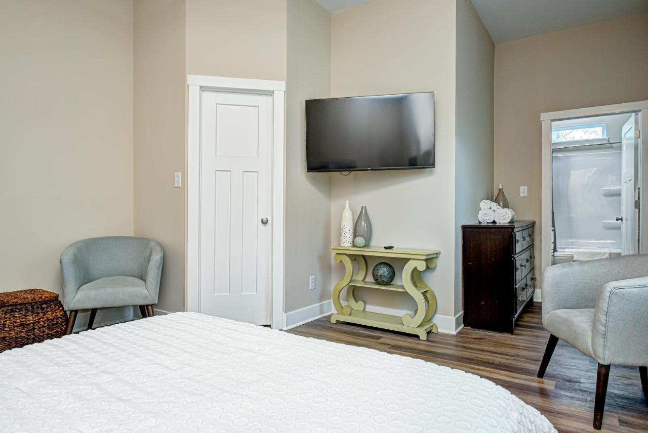 Cozy Stringtown Gem 1 Mile To Downtown! Apartment *