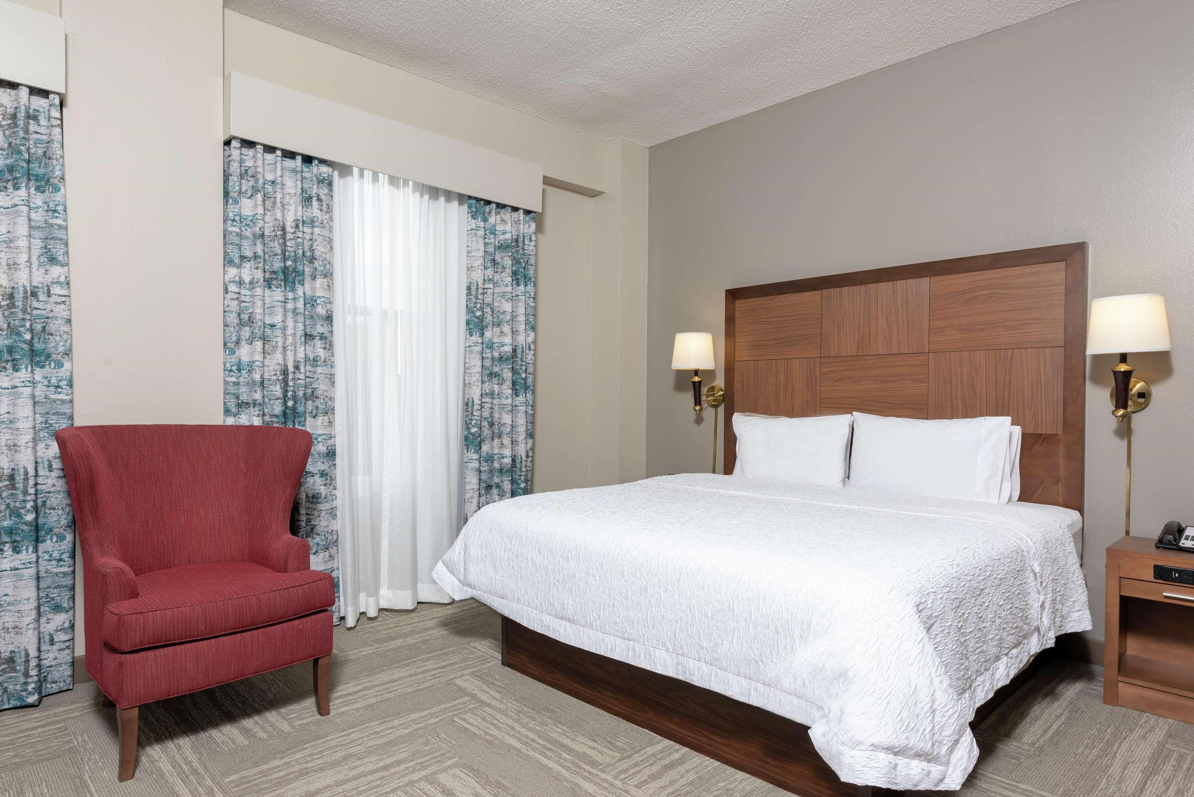Hampton Downtown Across From Circle Centre Hotel 3*
