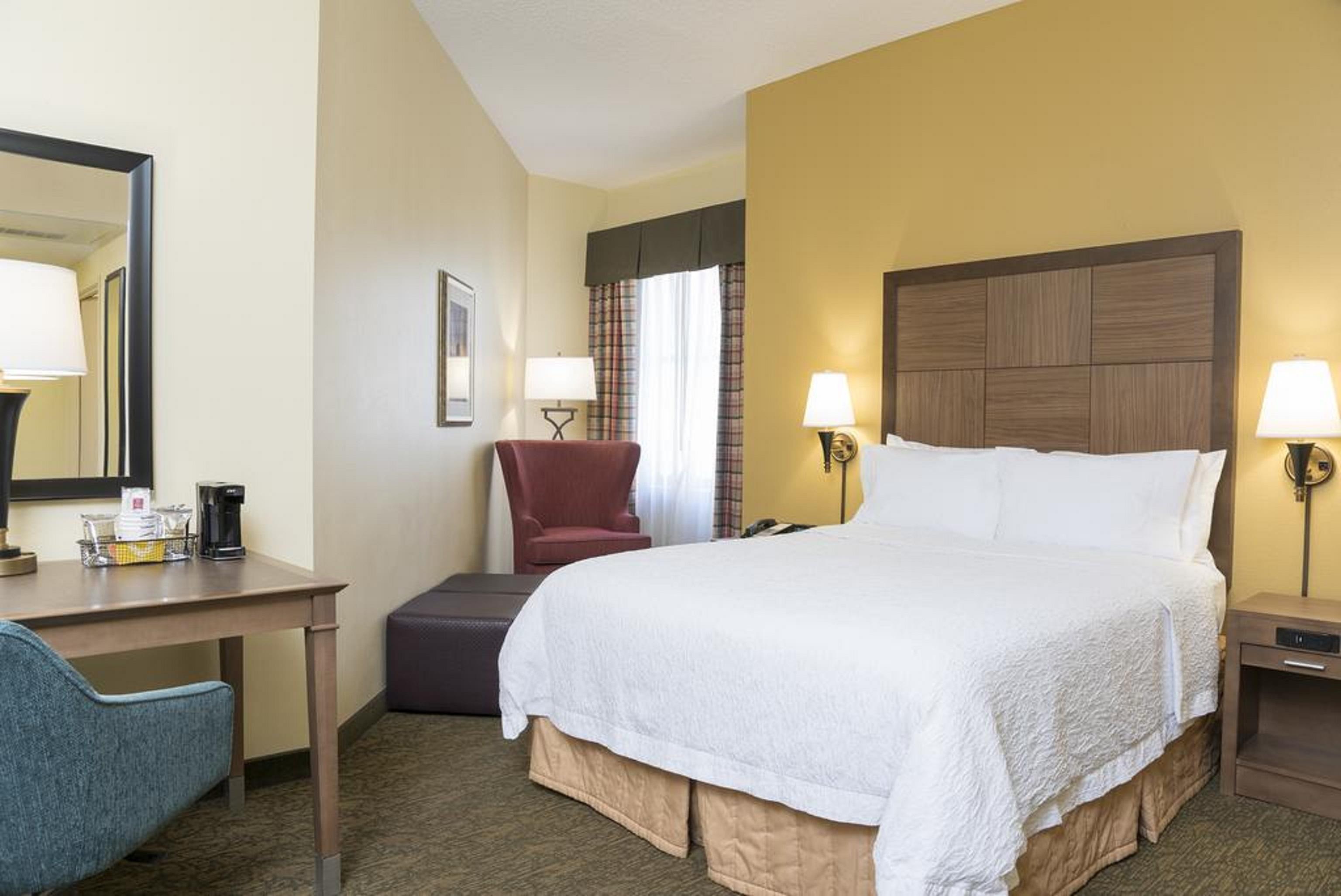 Hampton Downtown Across From Circle Centre Hotel 3*