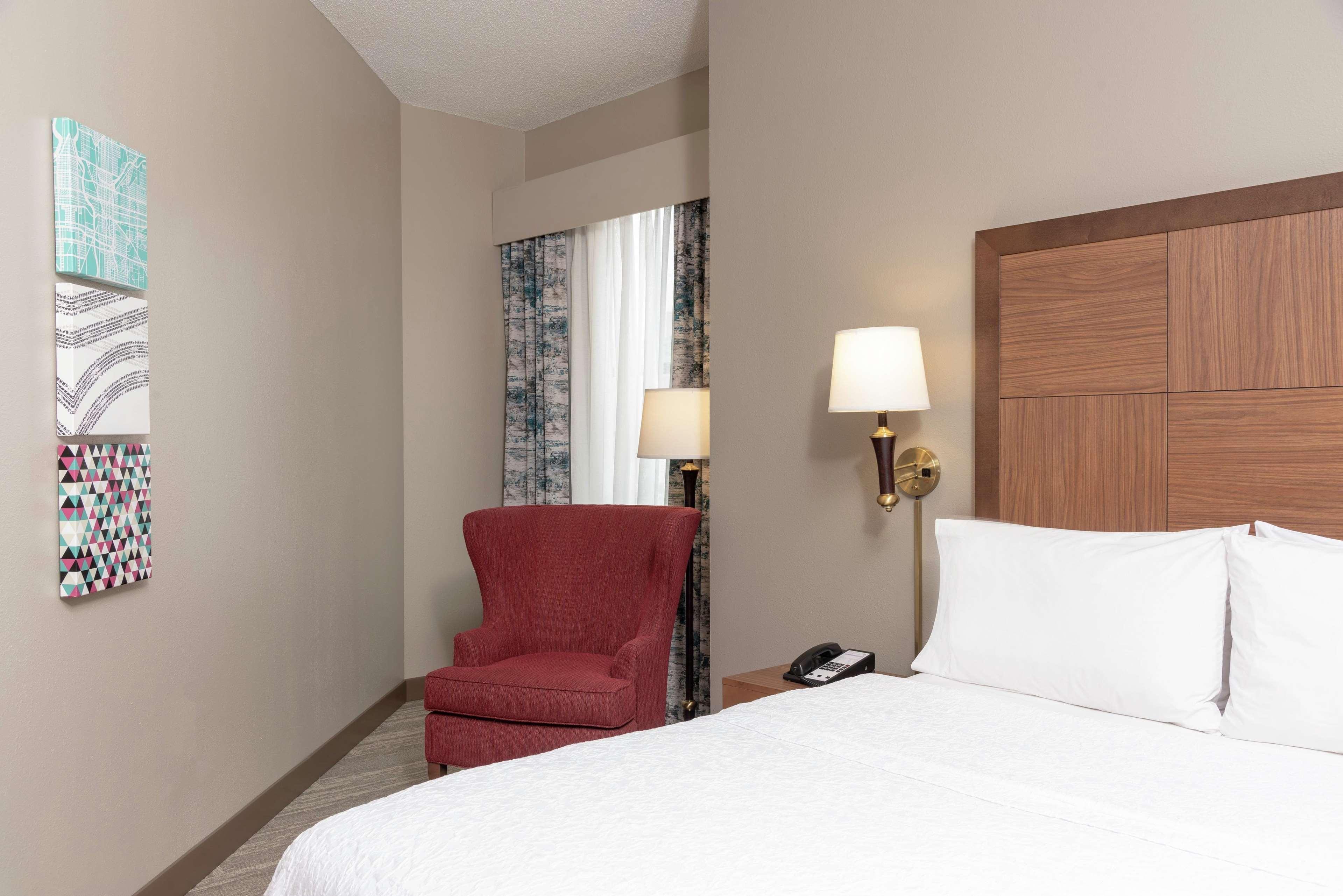 Hampton Downtown Across From Circle Centre Hotel 3*
