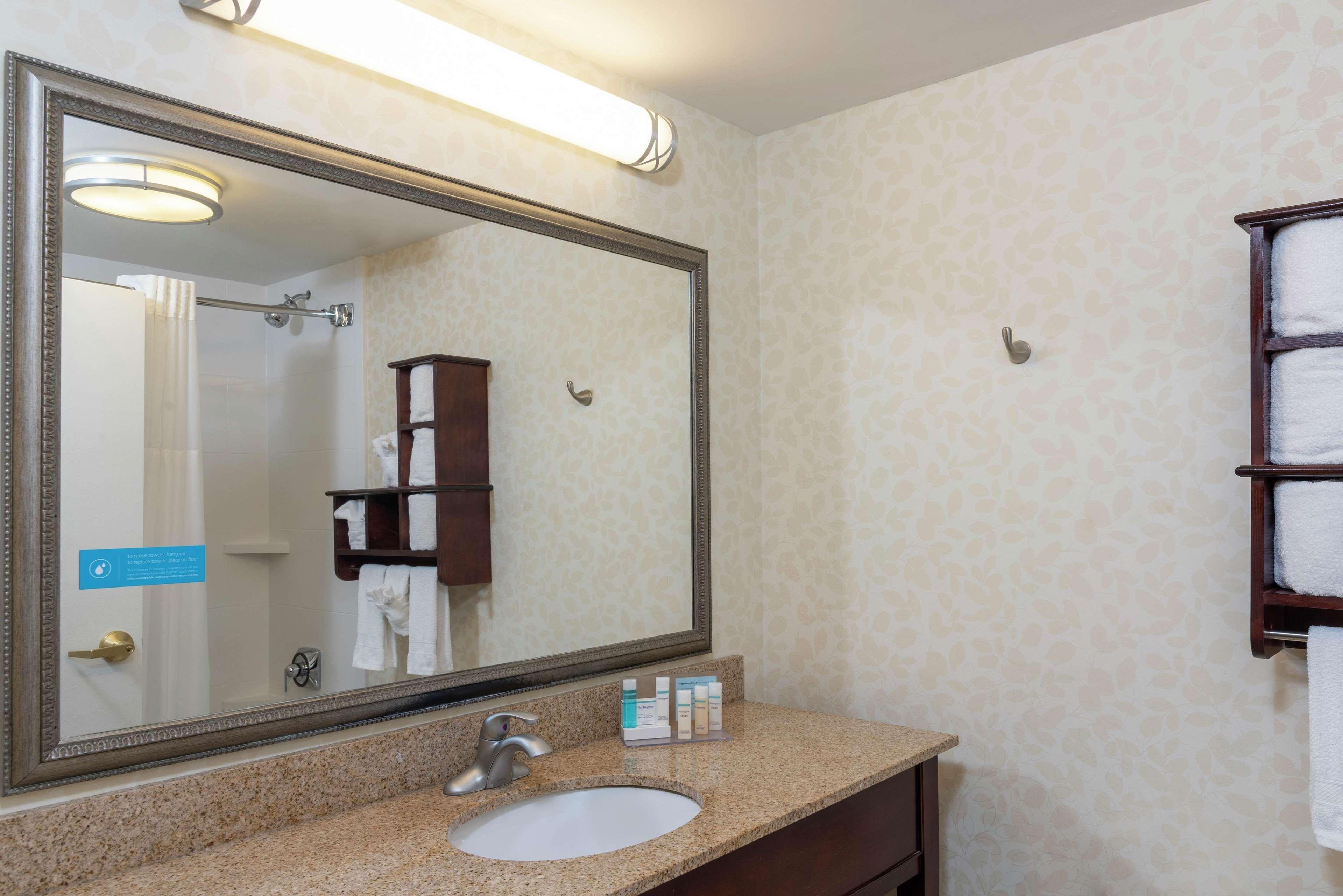 Hotel Hampton Downtown Across From Circle Centre 3*