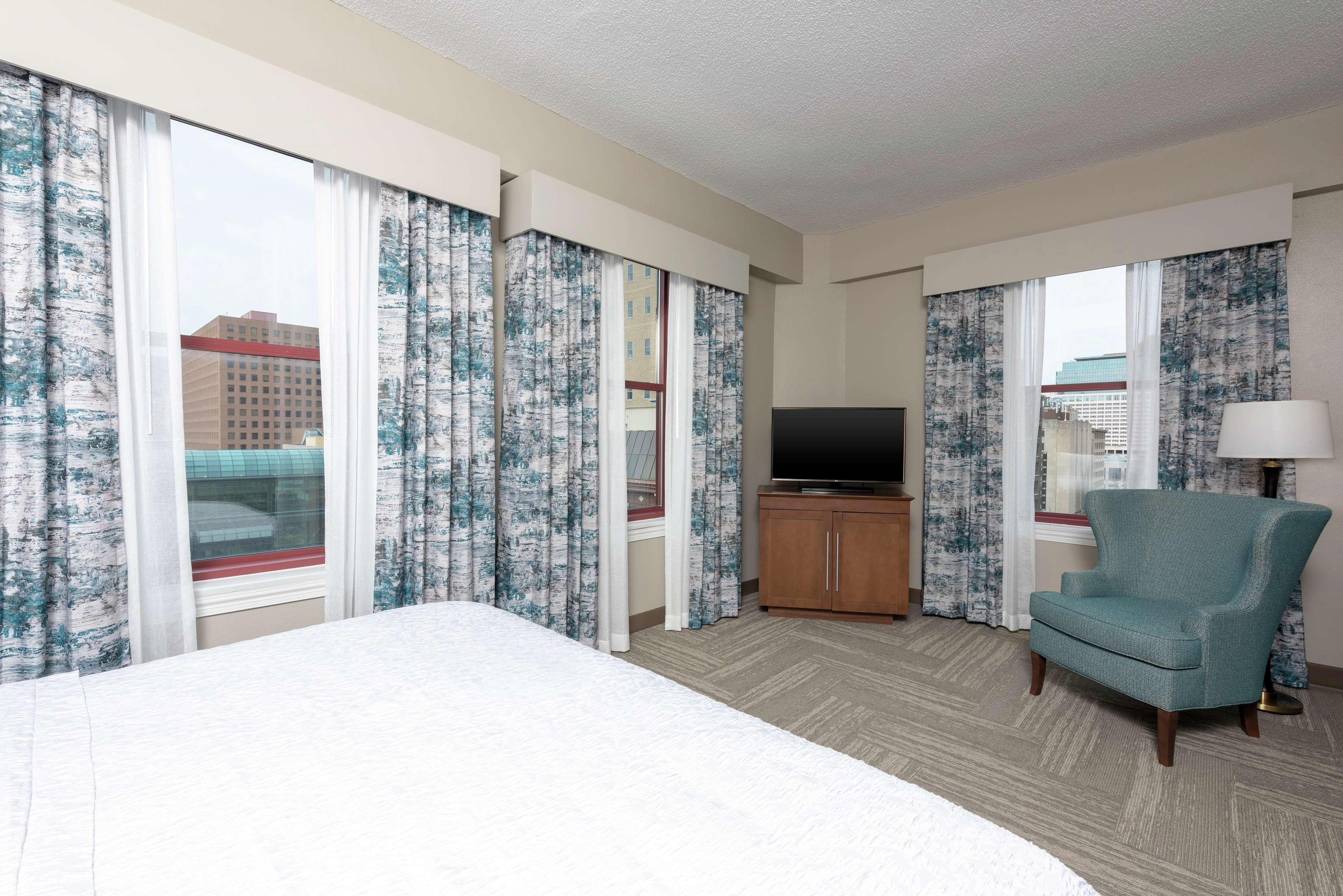 Hampton Downtown Across From Circle Centre 3*