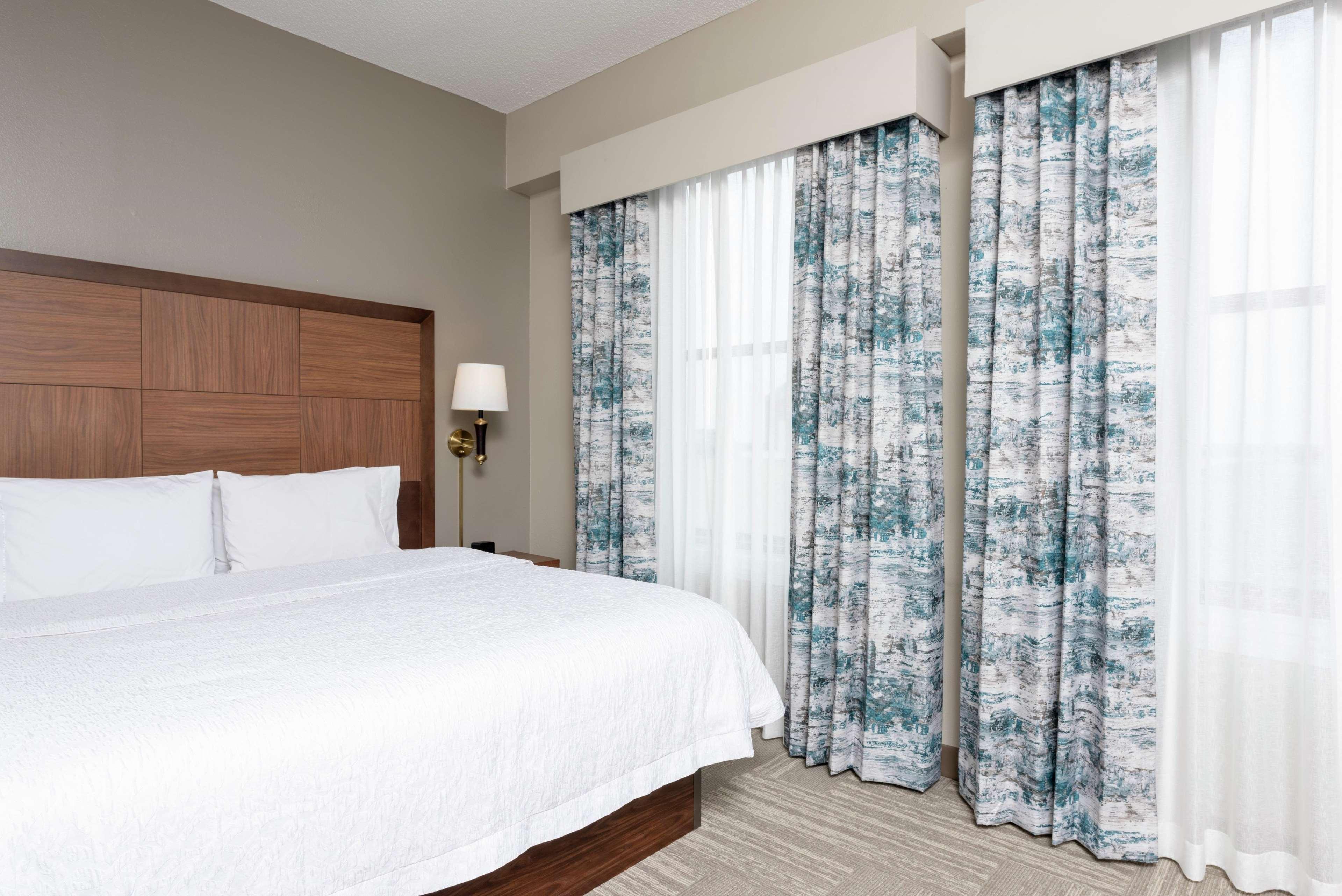 Hampton Downtown Across From Circle Centre Hotel 3*