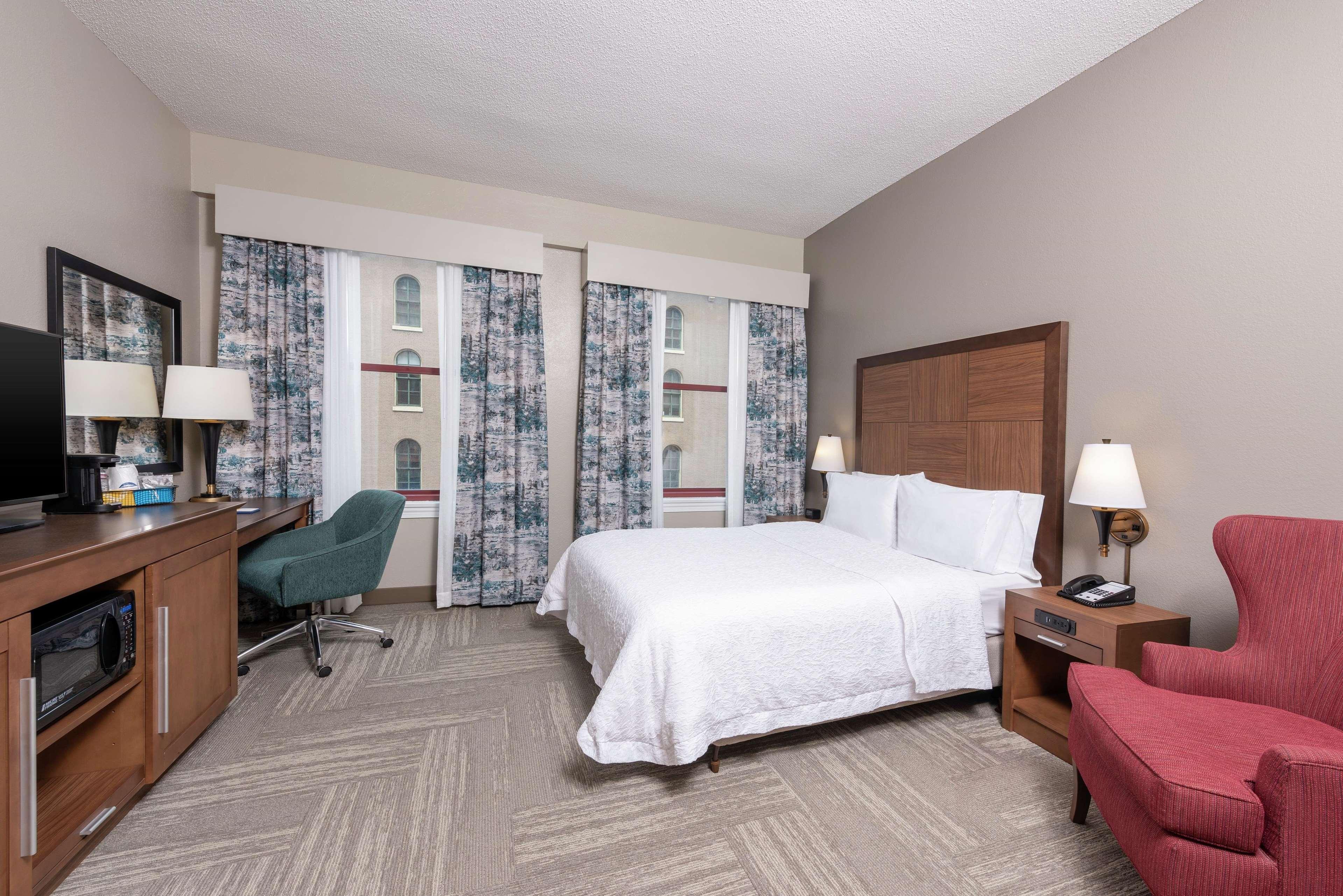Hotel Hampton Downtown Across From Circle Centre 3*