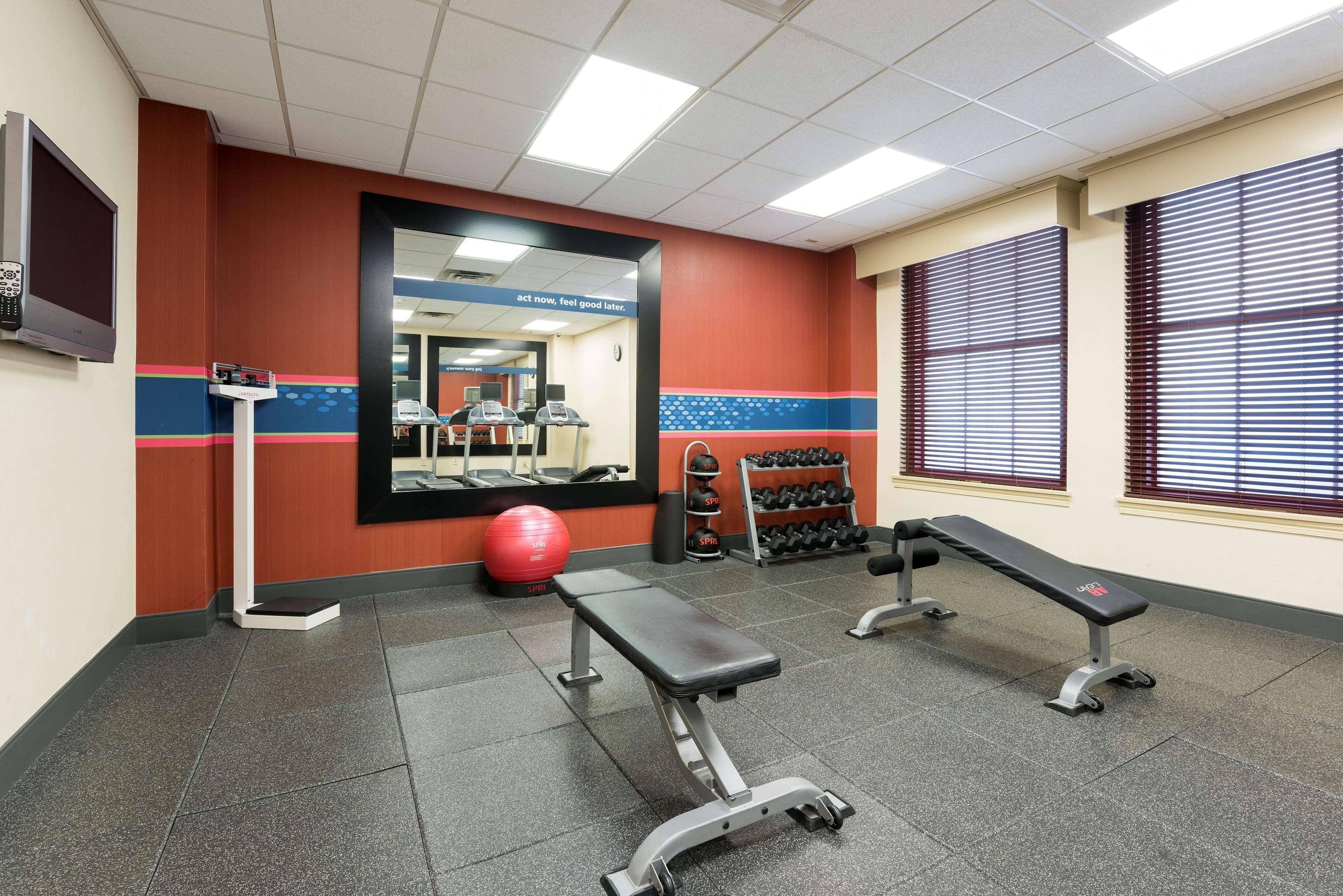 Hotel Hampton Downtown Across From Circle Centre 3*