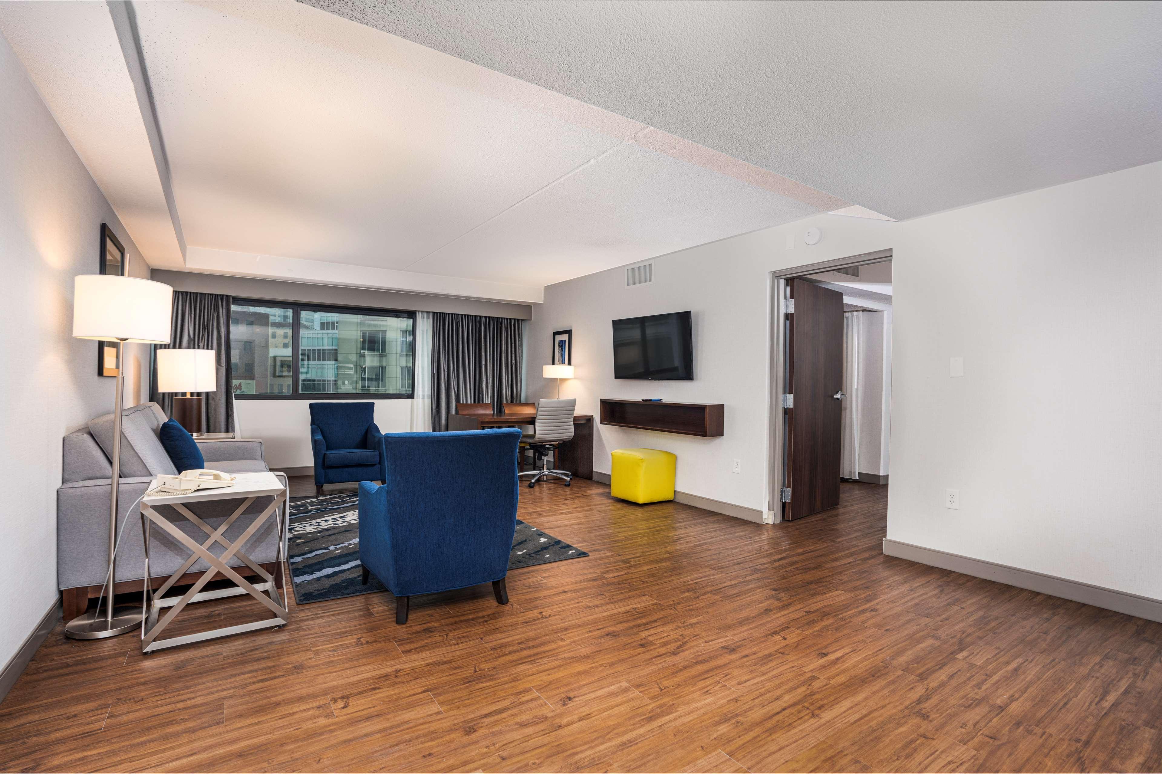 Hotel Embassy By Hilton Downtown 3*