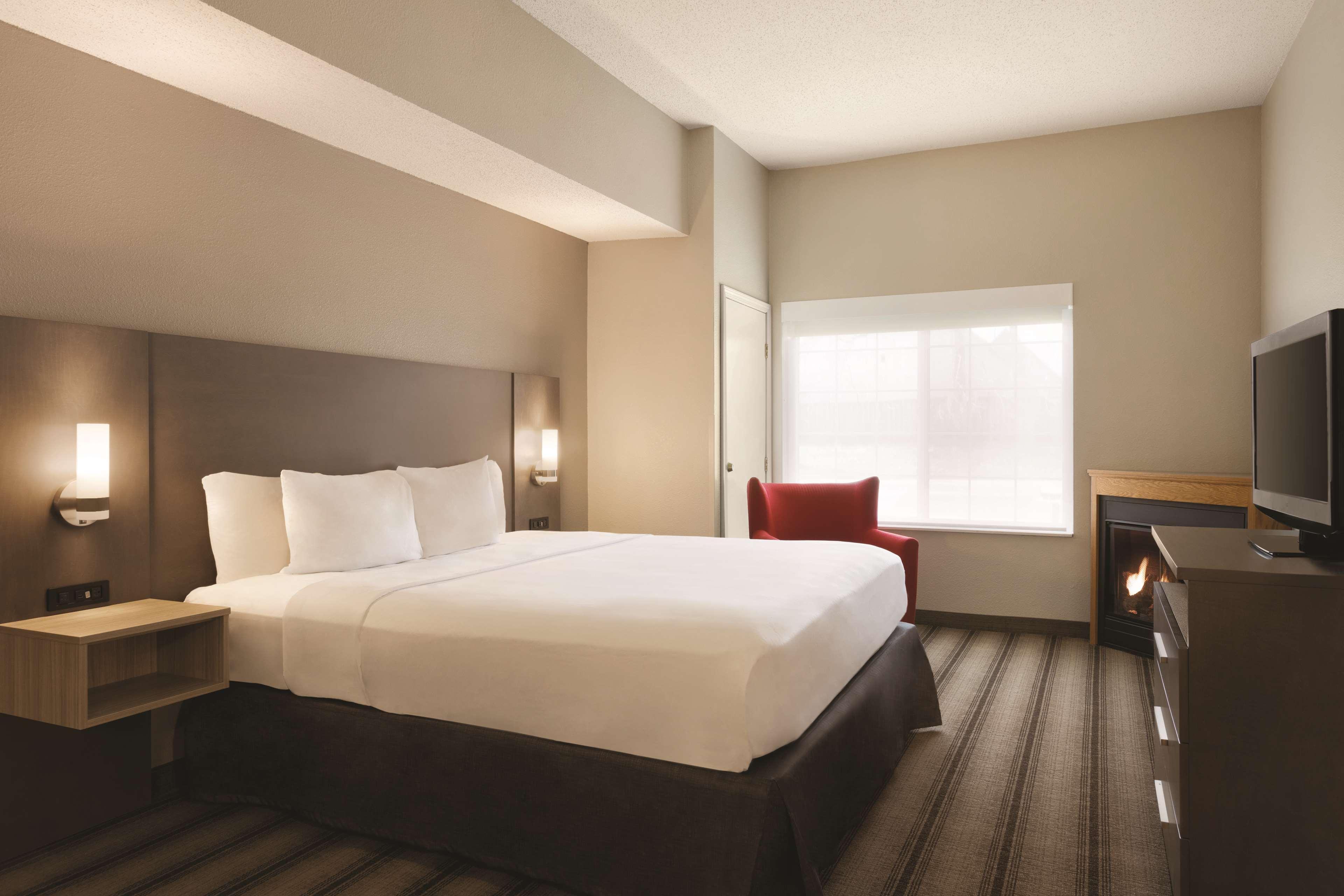 Country & By Radisson, Airport South, In 3*