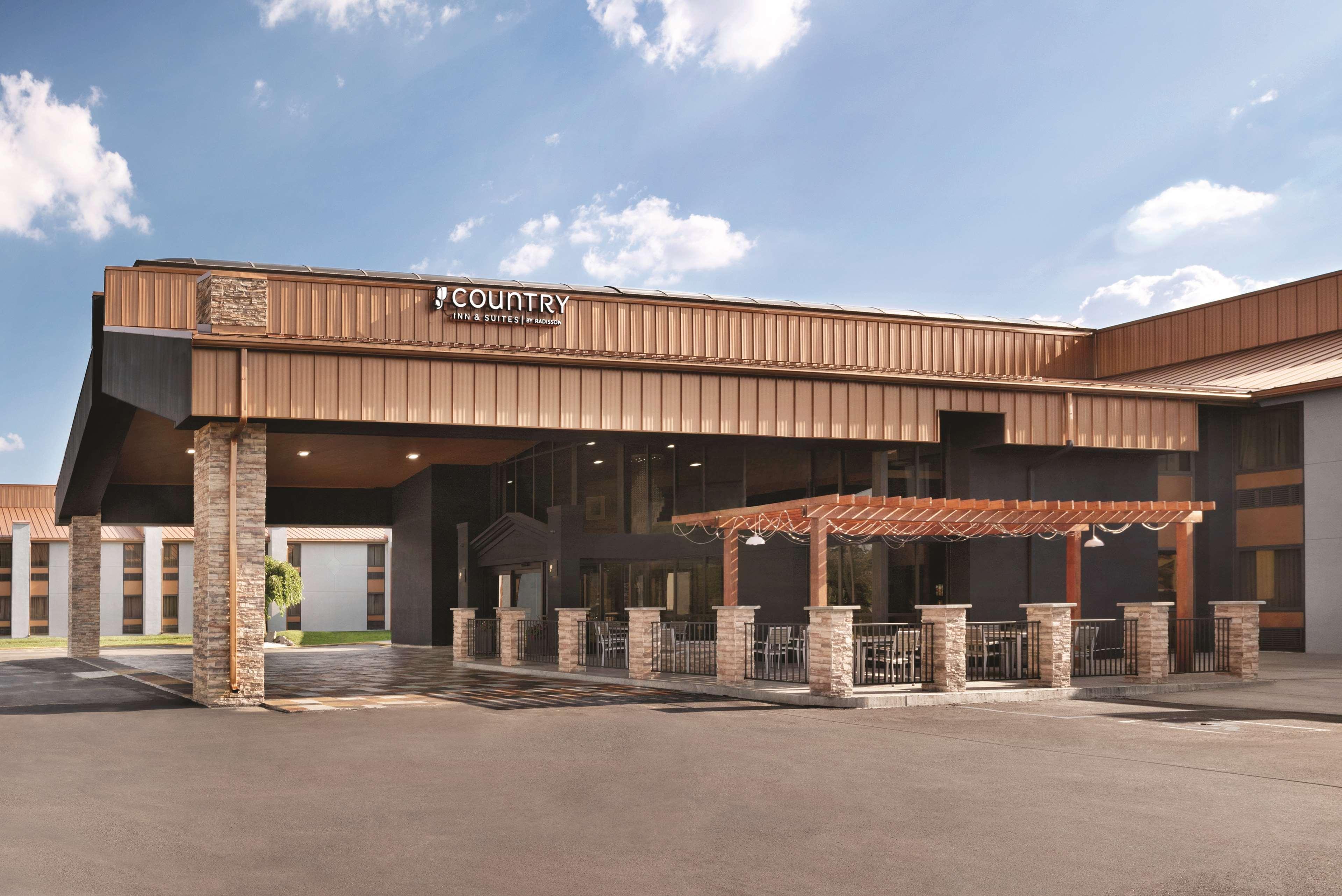 Country & By Radisson, East, In
