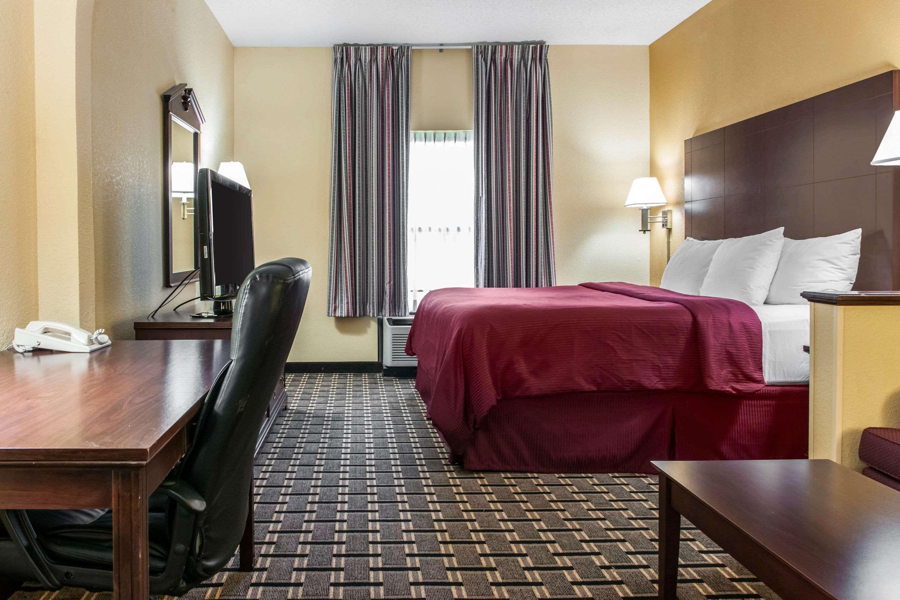 Clarion & Northwest Inn Indianapolis