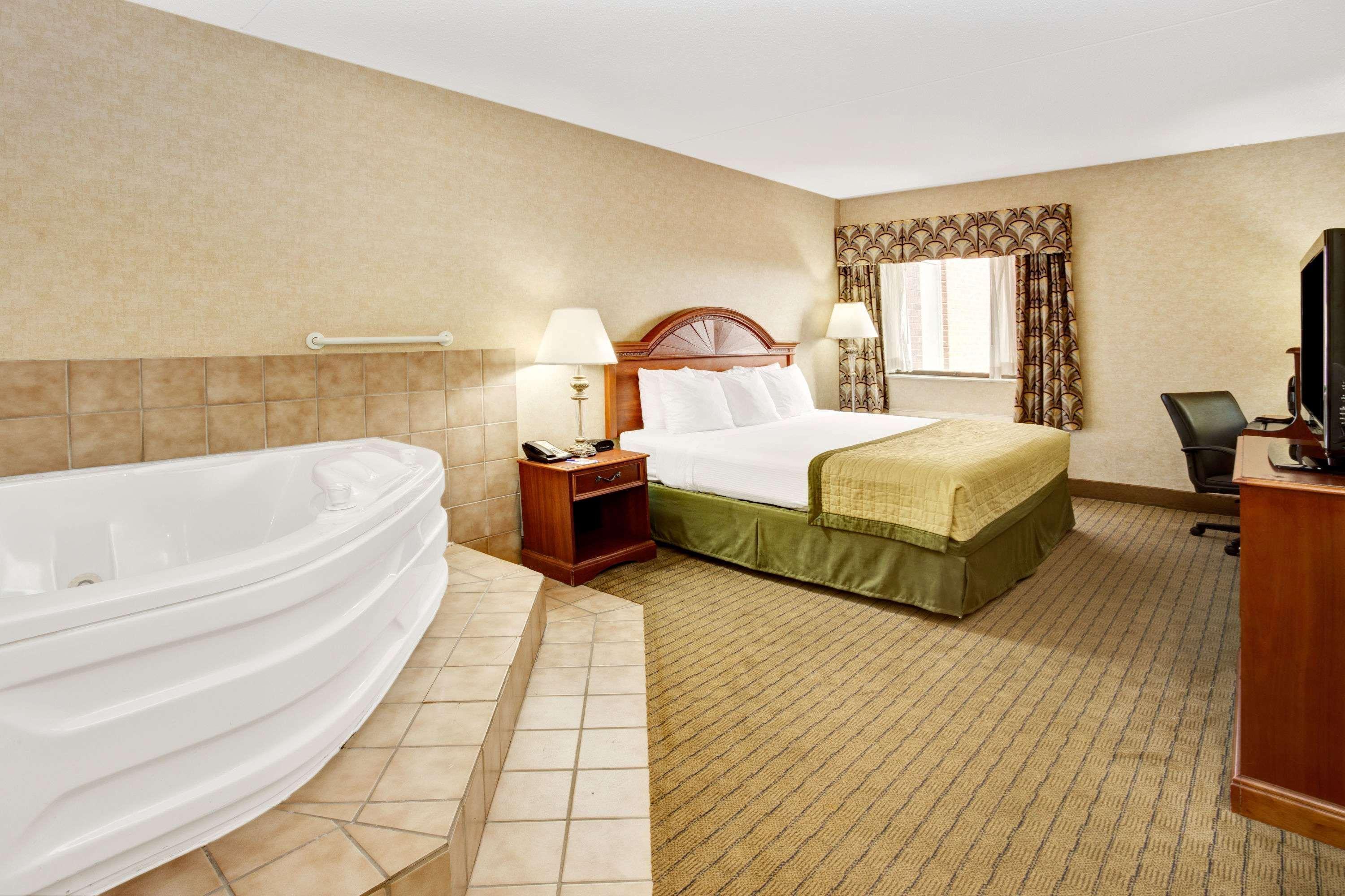 Baymont By Wyndham West 2*