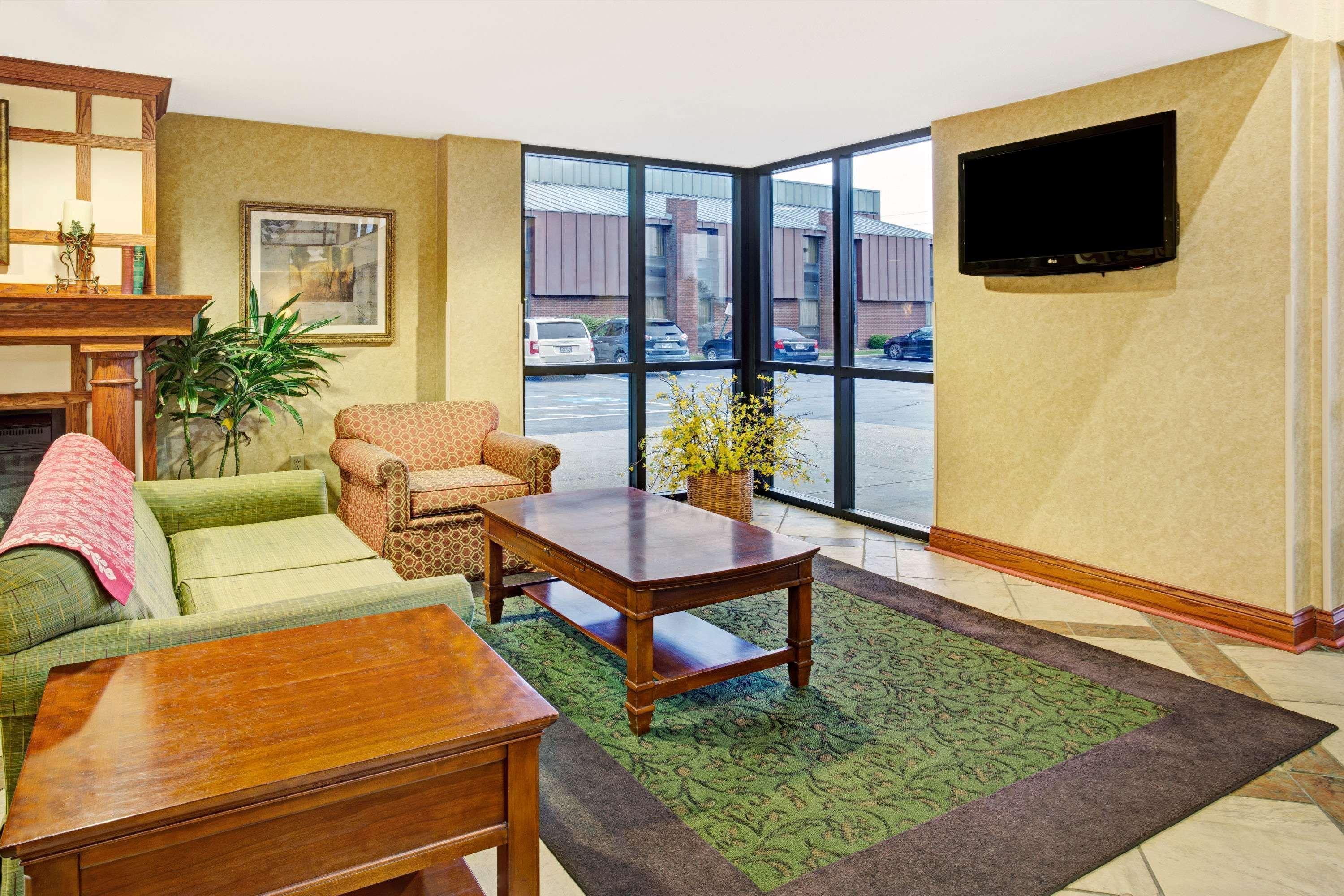 Hotel Baymont By Wyndham West