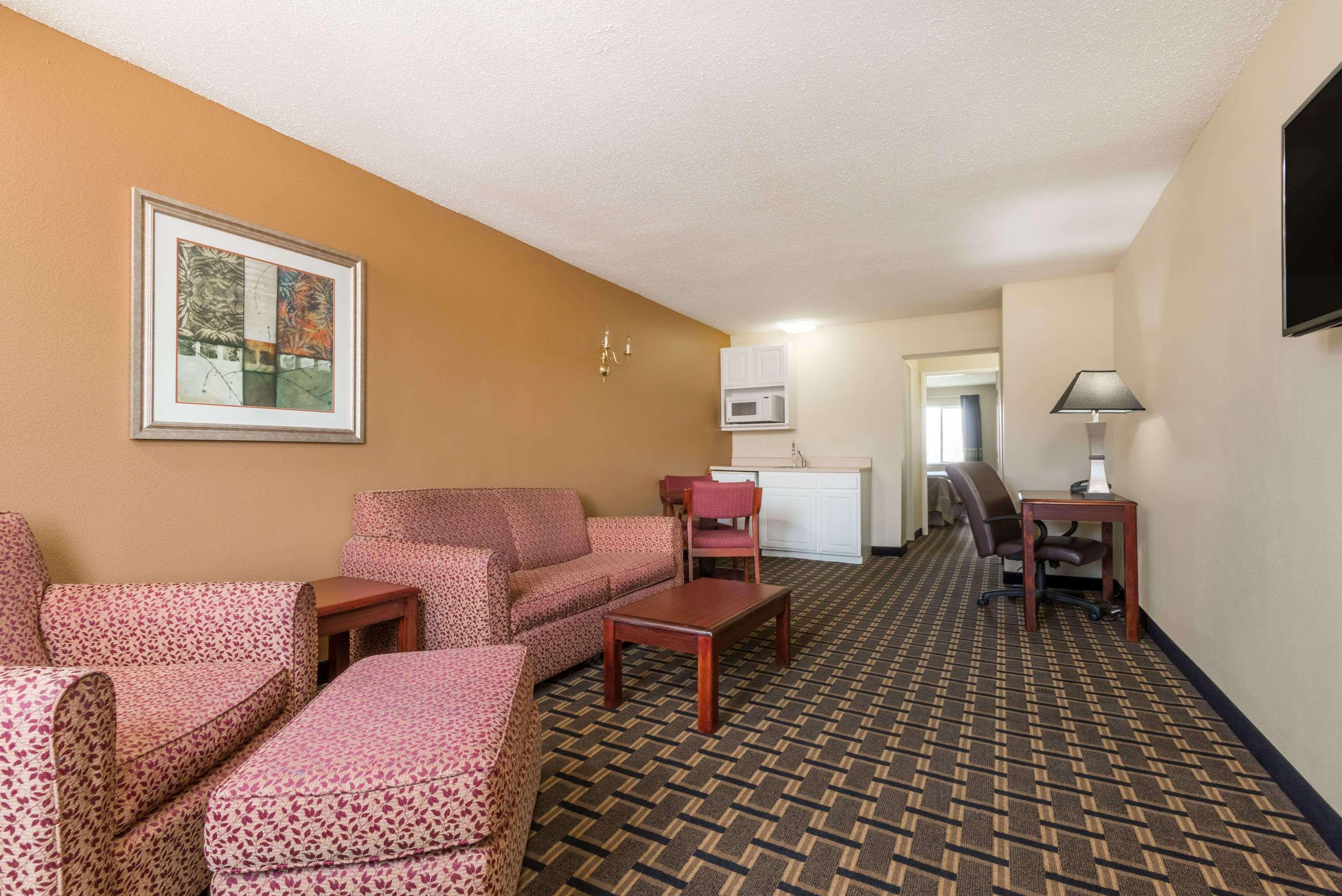Super 8 By Wyndham Indianapolis/ne/castleton Area Hotel 2*