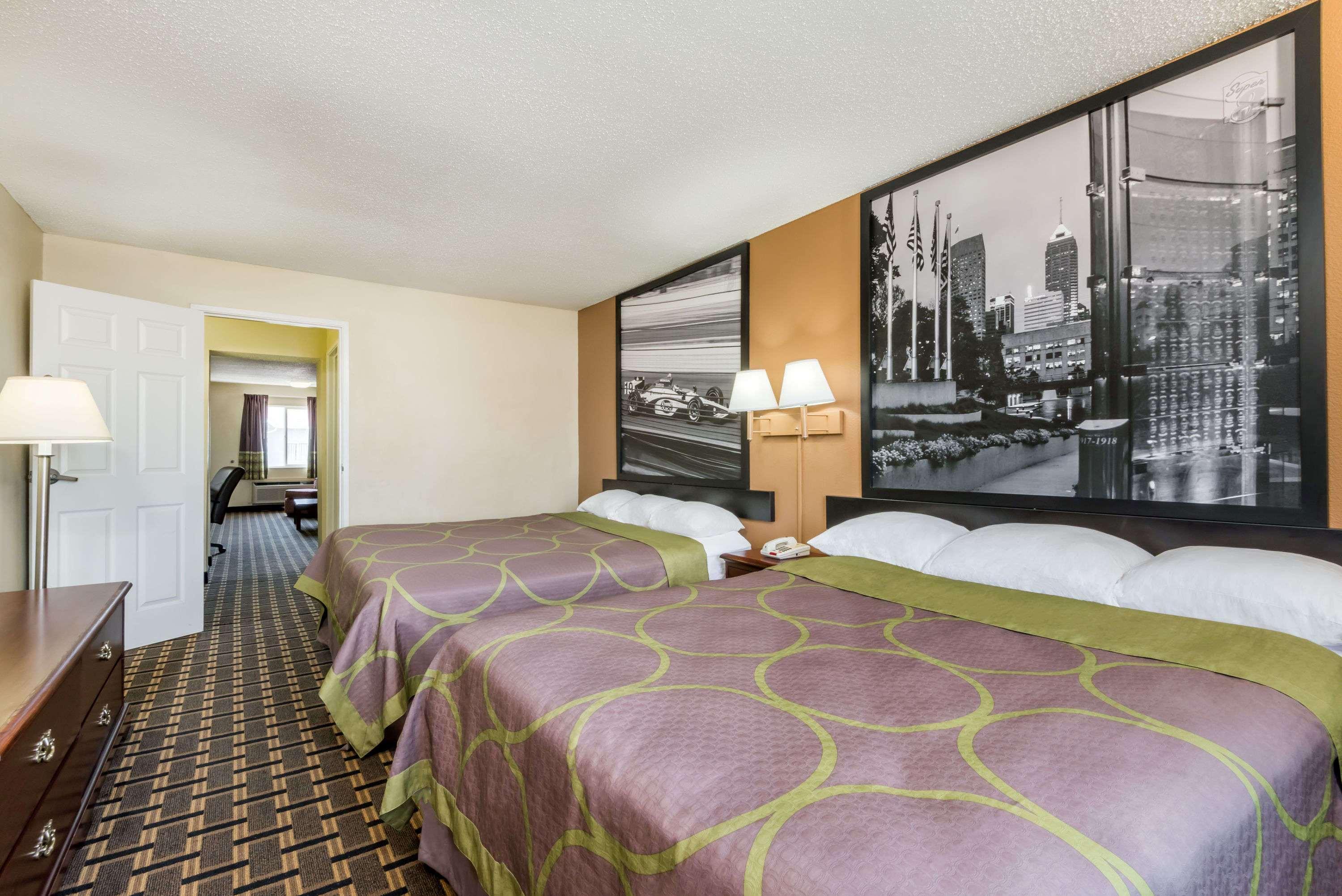 Hotel Super 8 By Wyndham Indianapolis/ne/castleton Area Indianapolis