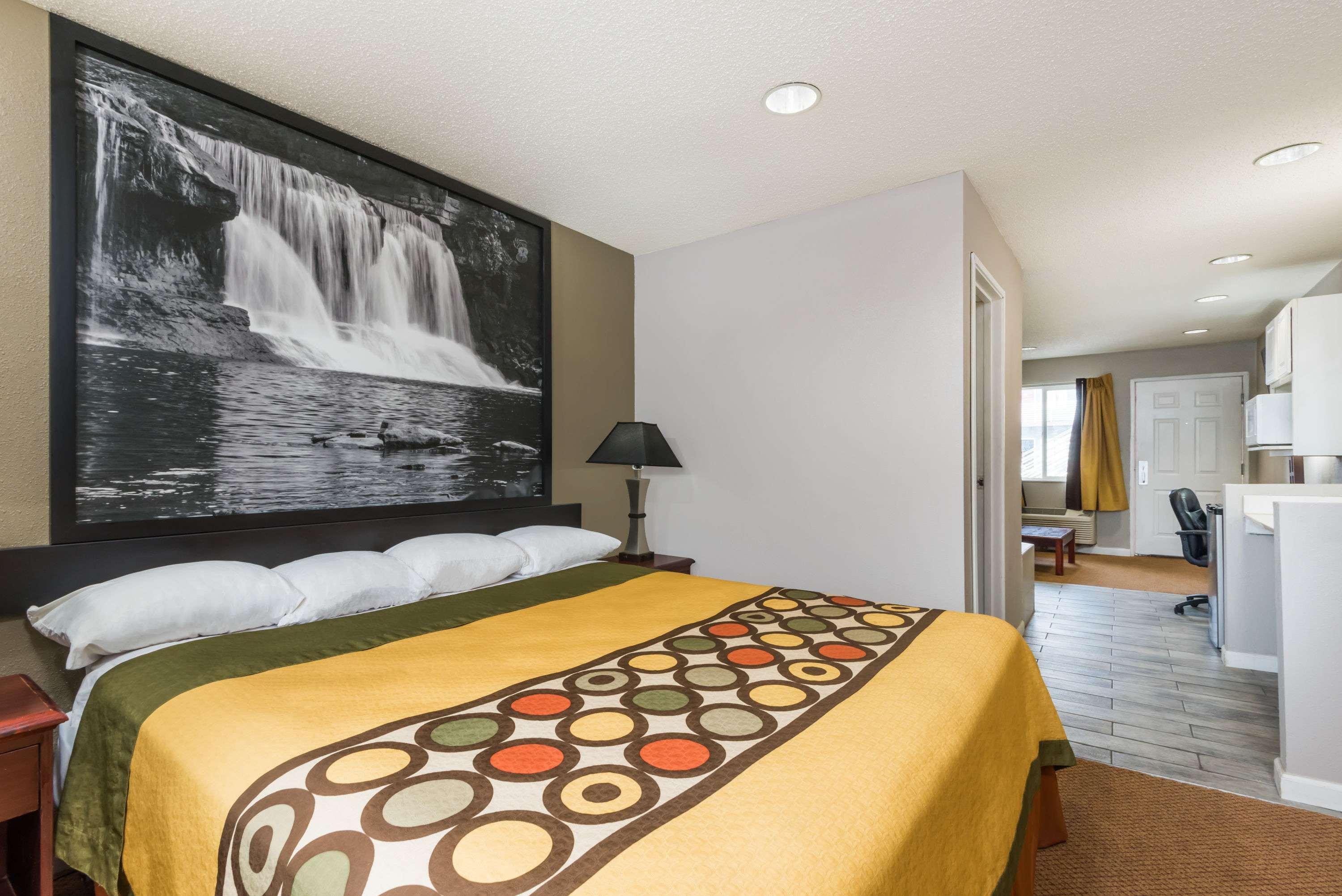 Super 8 By Wyndham Indianapolis/ne/castleton Area Indianapolis