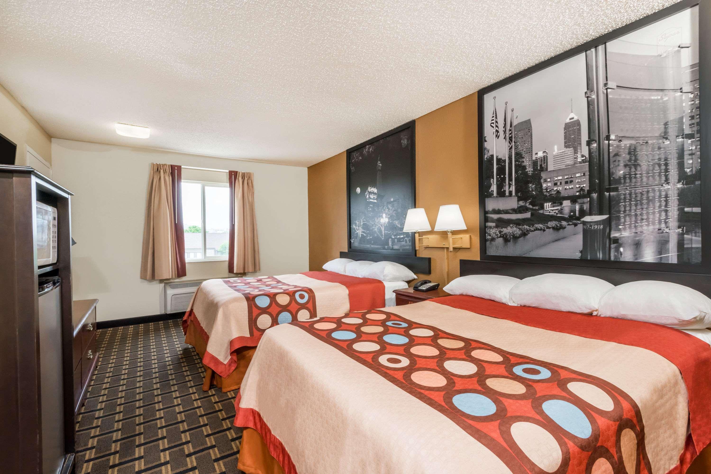 Super 8 By Wyndham Indianapolis/ne/castleton Area