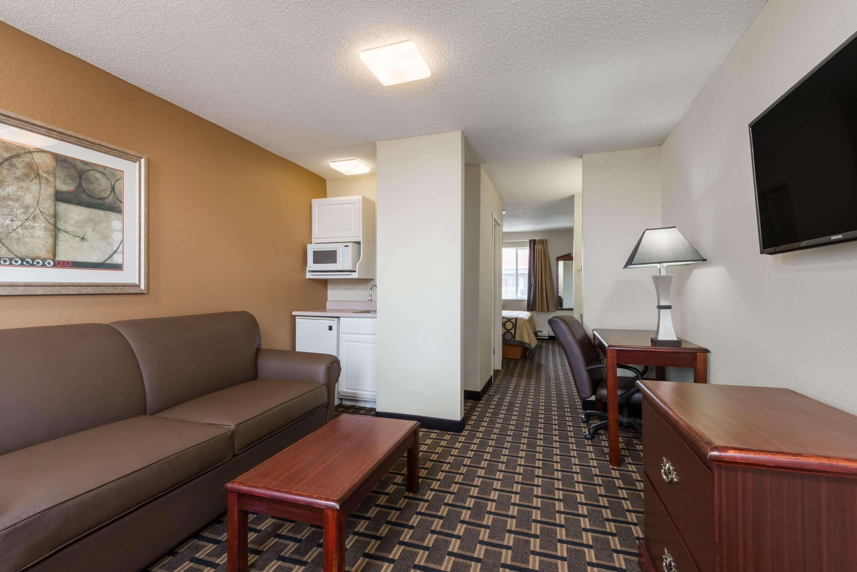Super 8 By Wyndham Indianapolis/ne/castleton Area Hotel Indianapolis