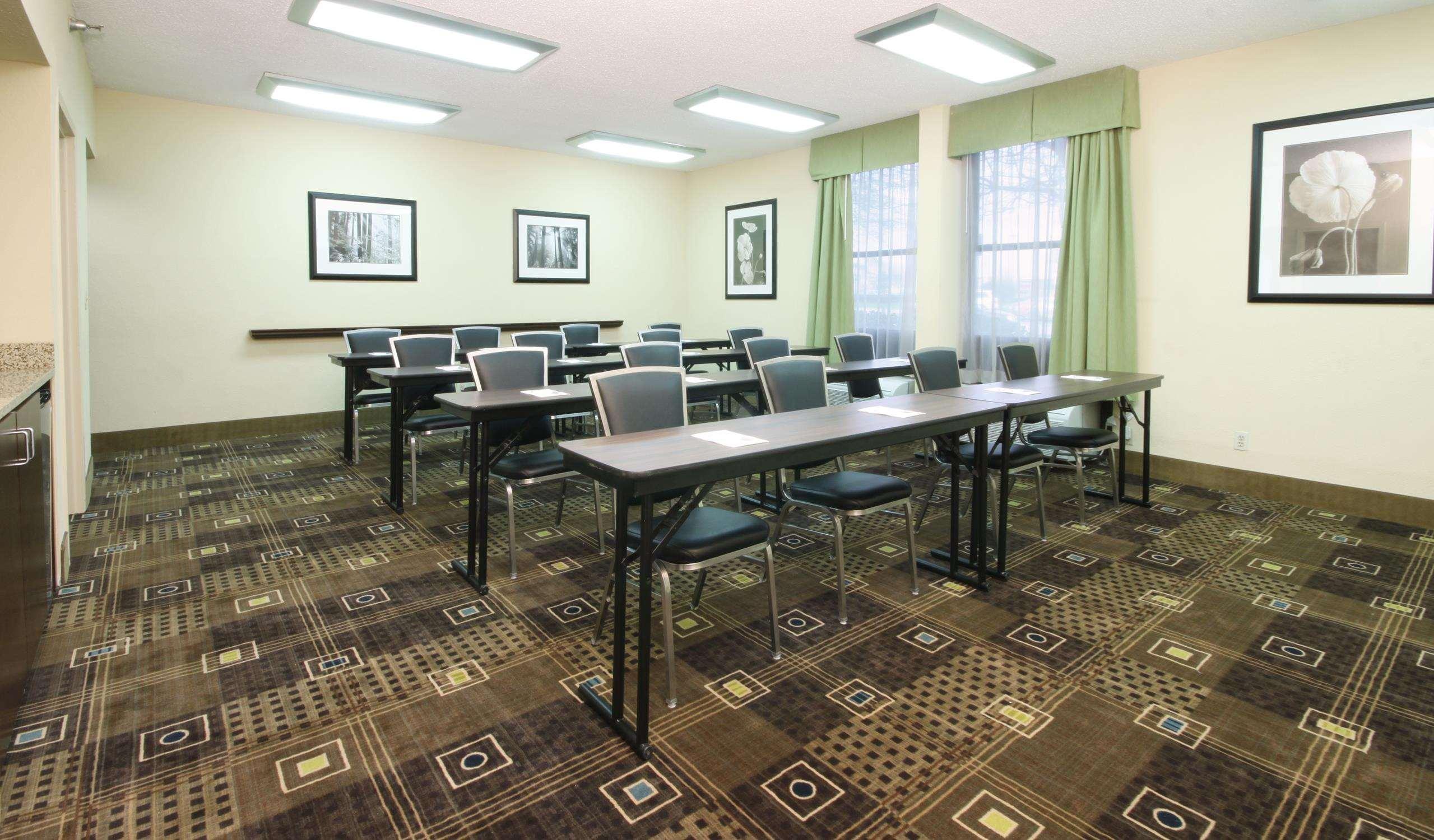 Hampton Northeast/castleton Hotel 3*