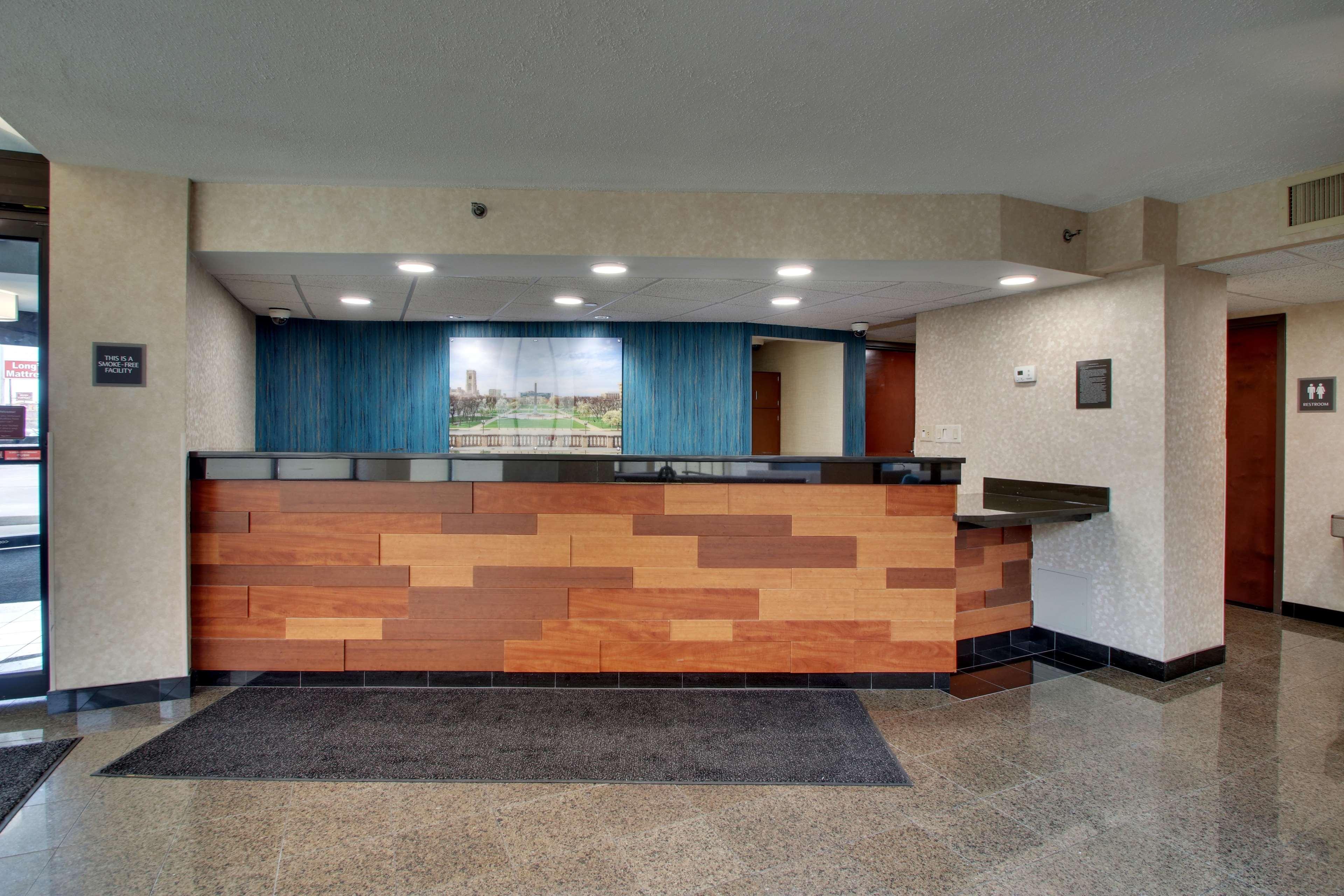 Hotel Western North At Pyramids Indianapolis