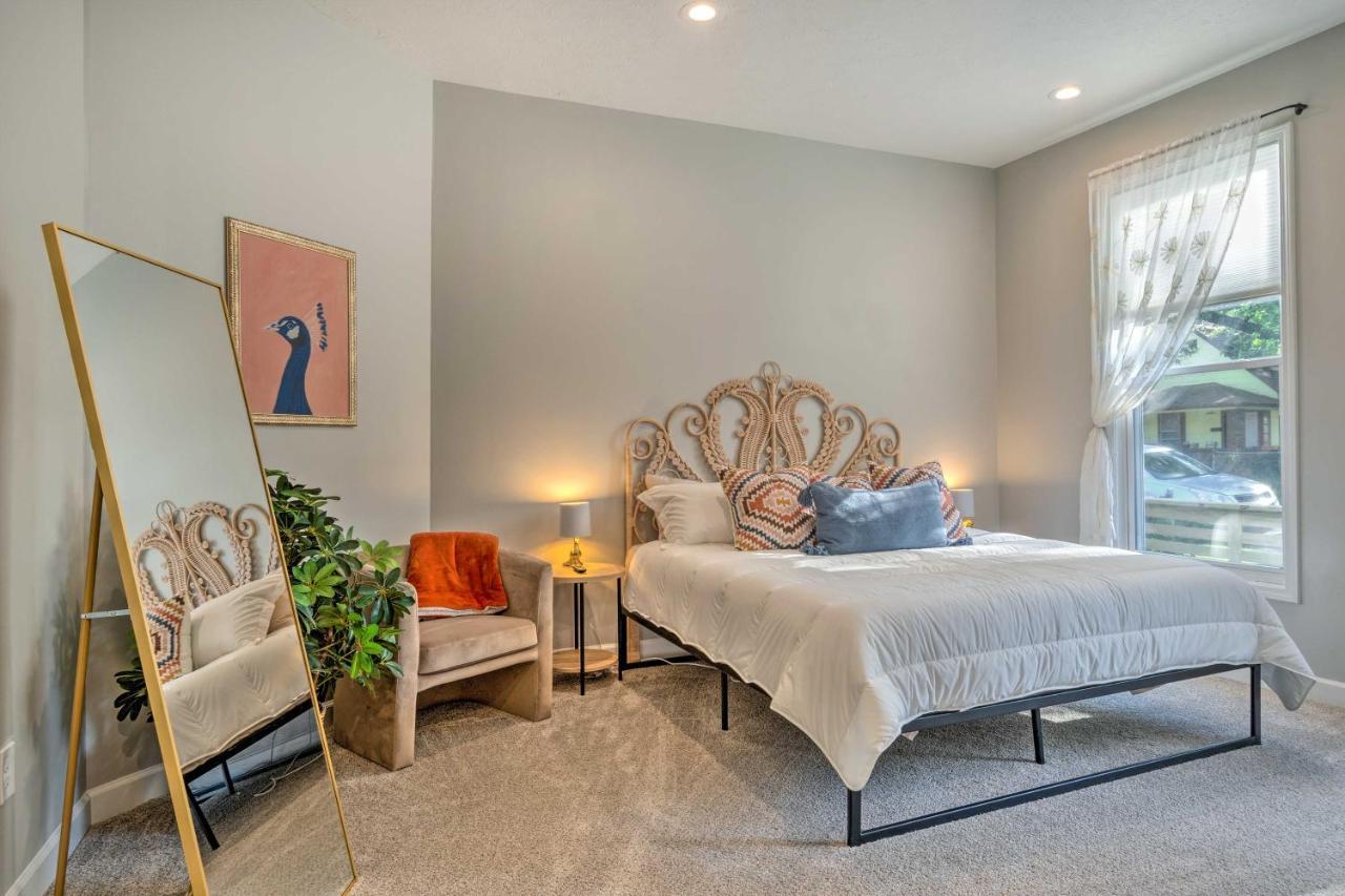 Quaint And Cozy Getaway With Yard! Indianapolis