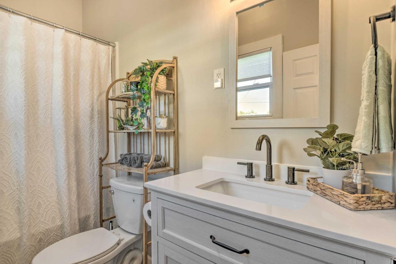 Holiday home Quaint And Cozy Getaway With Yard! Indianapolis