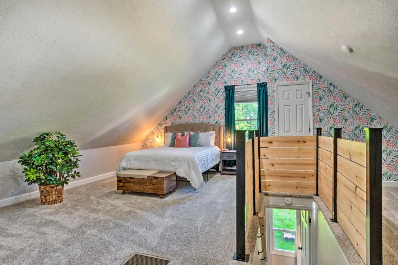 Quaint And Cozy Getaway With Yard! Holiday home
